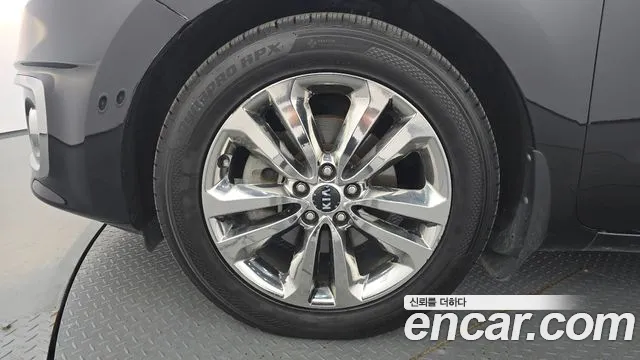 Kia Carnival 2015 thumb 5