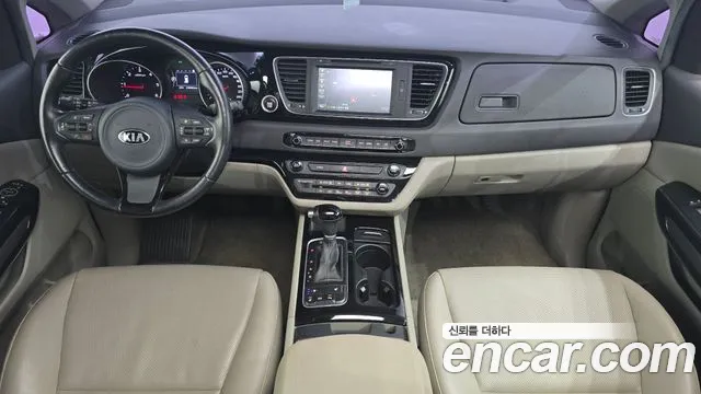 Kia Carnival 2015 thumb 7