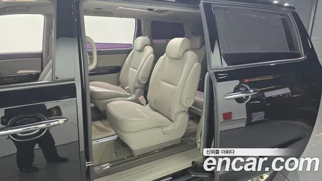 Kia Carnival 2015 thumb 12