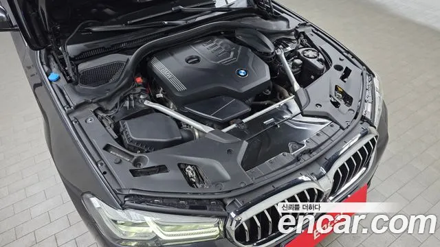 BMW 5-Series 2021 thumb 6