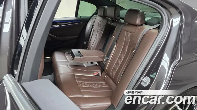 BMW 5-Series 2021 thumb 12