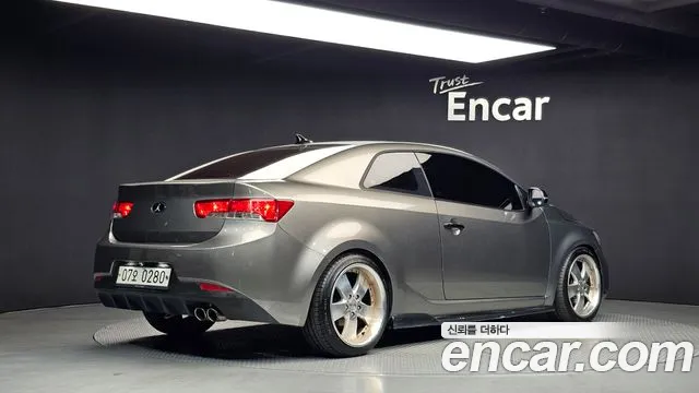 Kia Carens 2010 thumb 2