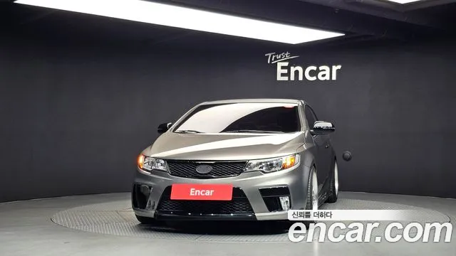 Kia Carens 2010 thumb 3