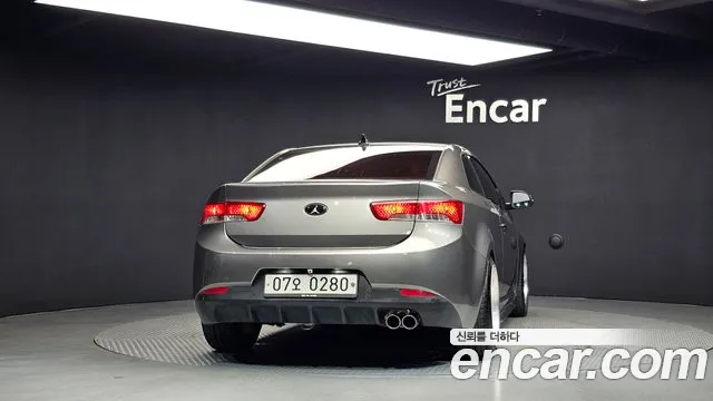 Kia Carens 2010 thumb 4