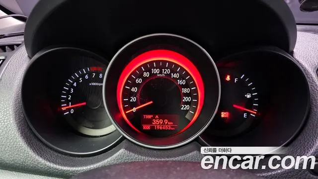 Kia Carens 2010 thumb 8