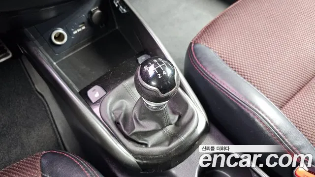 Kia Carens 2010 thumb 9