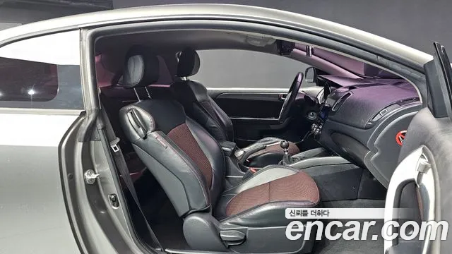 Kia Carens 2010 thumb 11