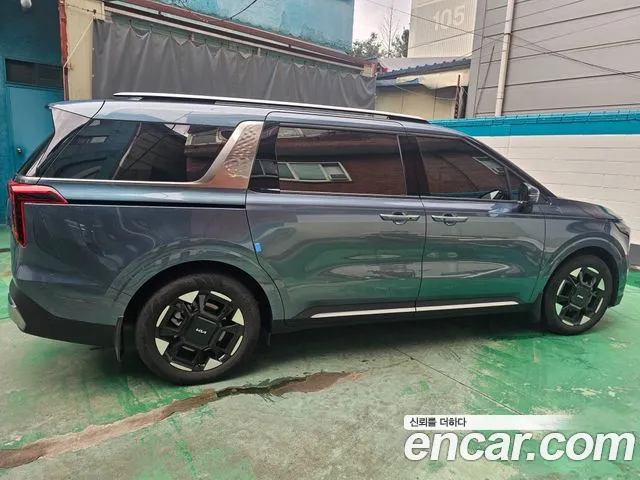 Kia Carnival 2024 thumb 2