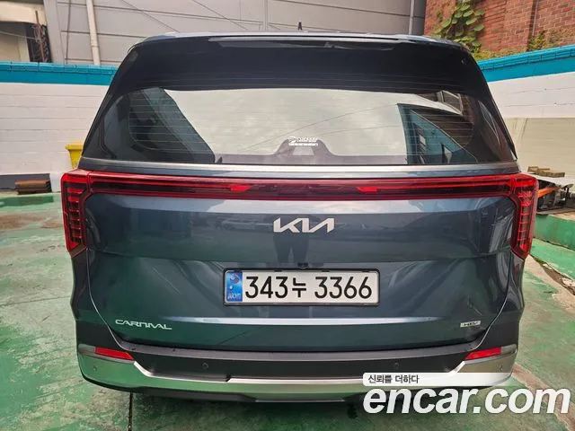 Kia Carnival 2024 thumb 4