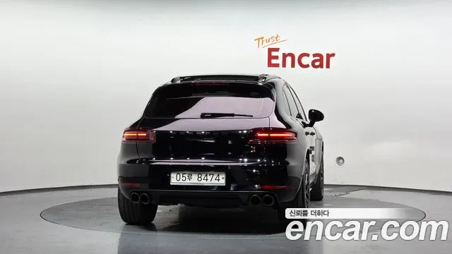 Porsche Macan 2017 thumb 3