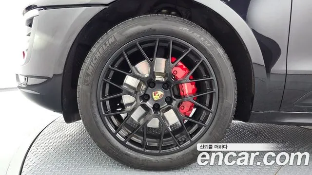 Porsche Macan 2017 thumb 4