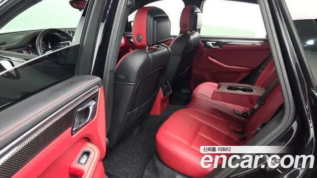 Porsche Macan 2017 thumb 10