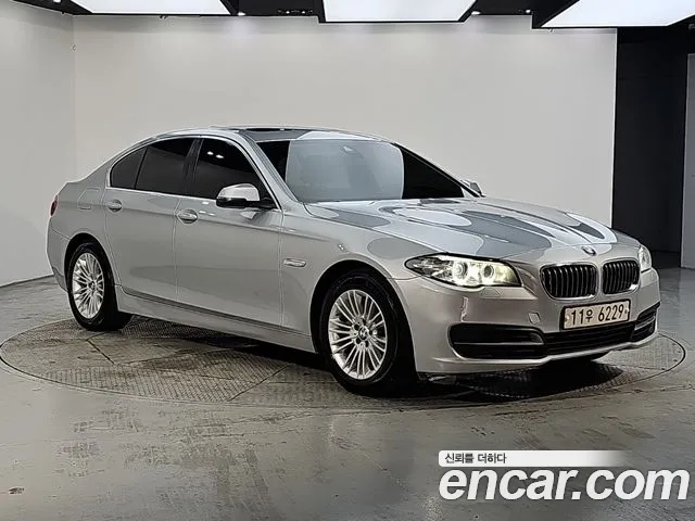 BMW 5-Series 2015 thumb 2
