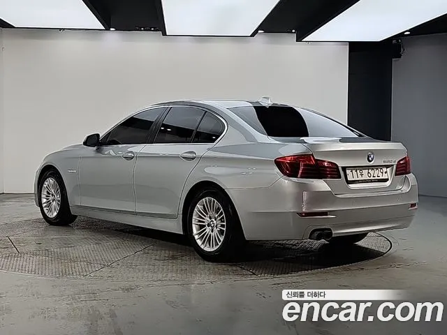 BMW 5-Series 2015 thumb 3