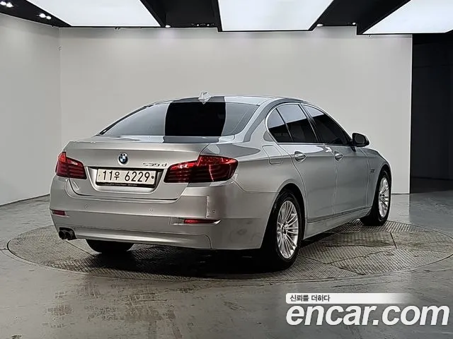 BMW 5-Series 2015 thumb 4
