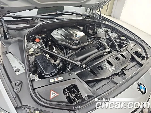 BMW 5-Series 2015 thumb 6