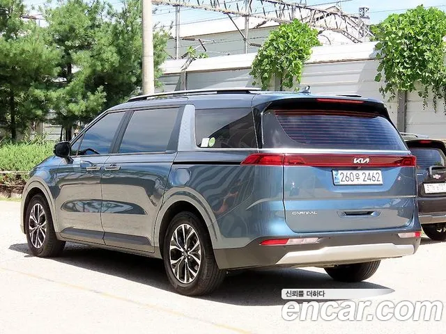 Kia Carnival 2023 thumb 3