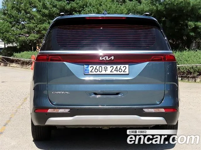 Kia Carnival 2023 thumb 4