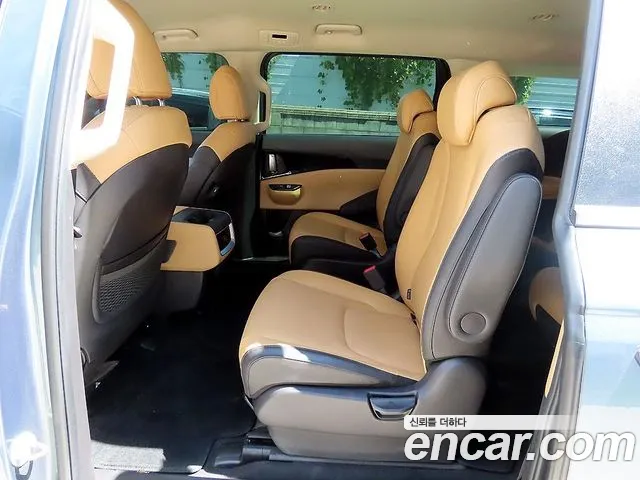 Kia Carnival 2023 thumb 6