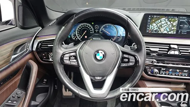 BMW 5-Series 2017 thumb 12