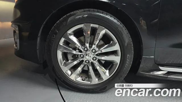 Kia Carnival 2015 thumb 4