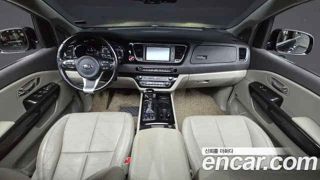 Kia Carnival 2015 thumb 6