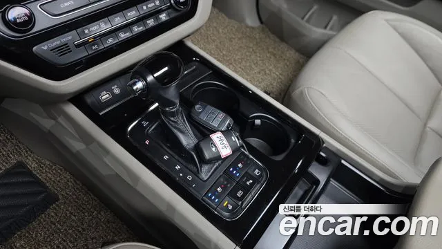 Kia Carnival 2015 thumb 8