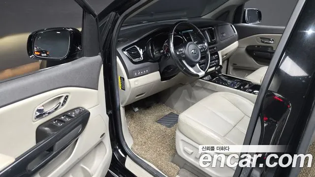 Kia Carnival 2015 thumb 9