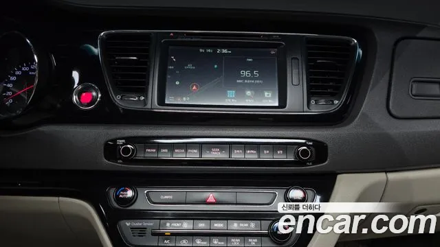 Kia Carnival 2015 thumb 12