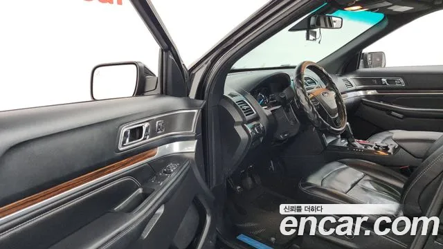 Ford Explorer 2015 thumb 10