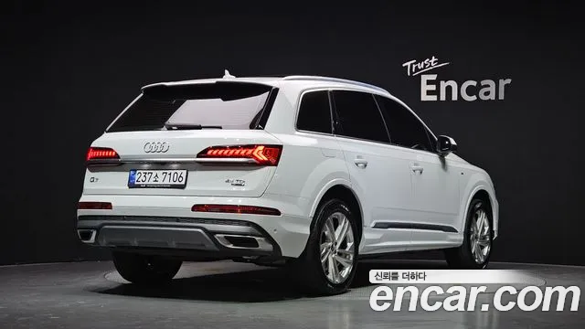 Audi Q7 2022 thumb 2