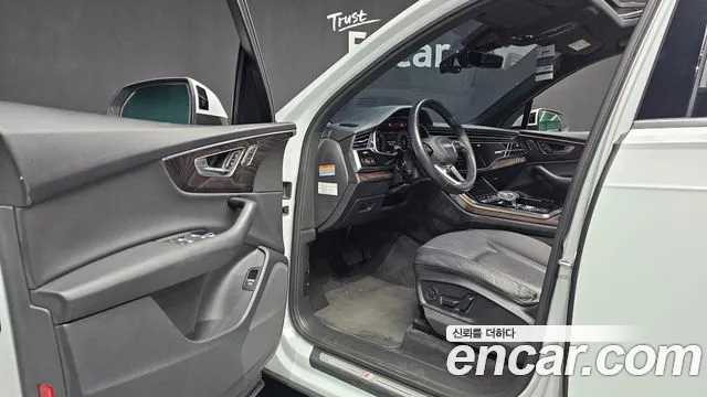 Audi Q7 2022 thumb 10