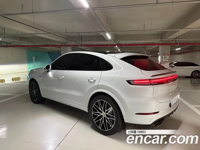 Porsche Cayenne 2025 thumb 4