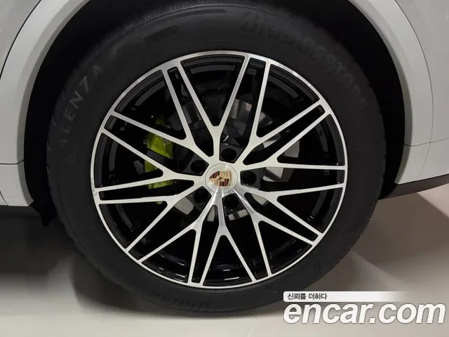 Porsche Cayenne 2025 thumb 5