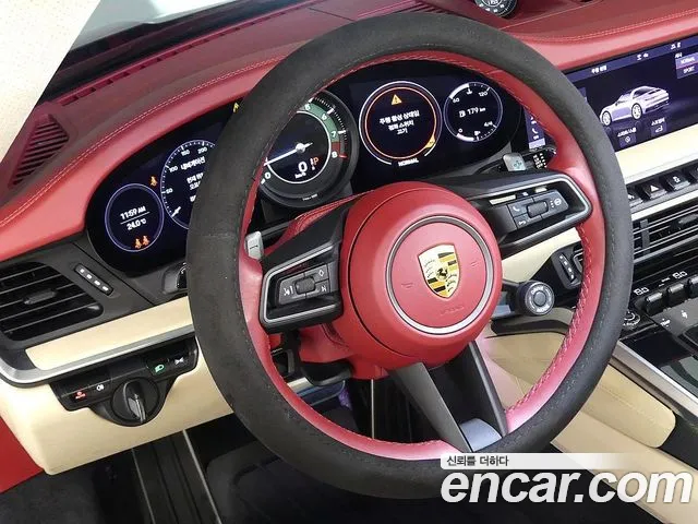 Porsche 911 2021 thumb 9