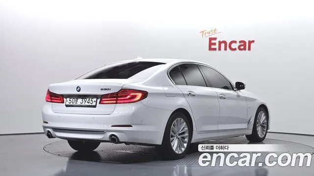 BMW 5-Series 2018 thumb 2