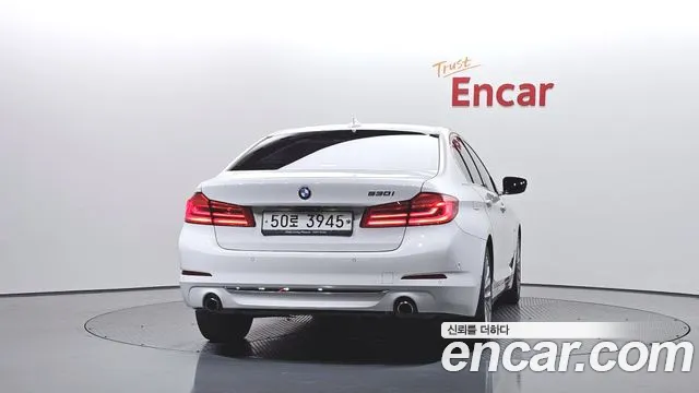 BMW 5-Series 2018 thumb 4