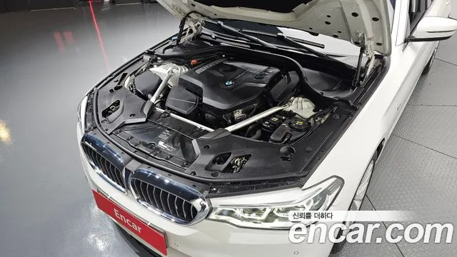 BMW 5-Series 2018 thumb 6
