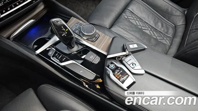 BMW 5-Series 2018 thumb 9