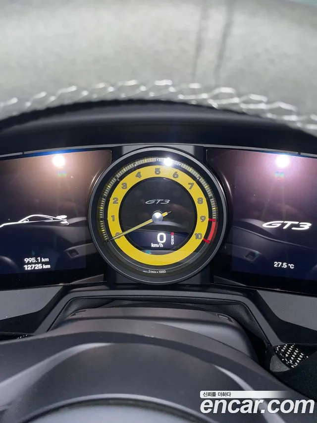 Porsche 911 2022 thumb 8