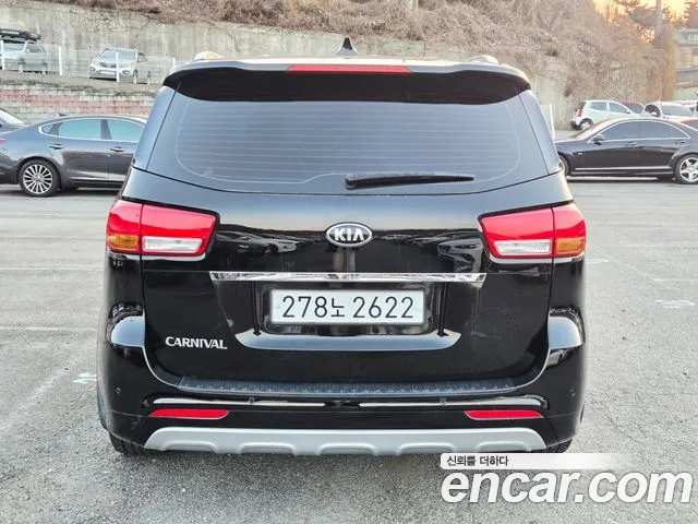 Kia Carnival 2015 thumb 4