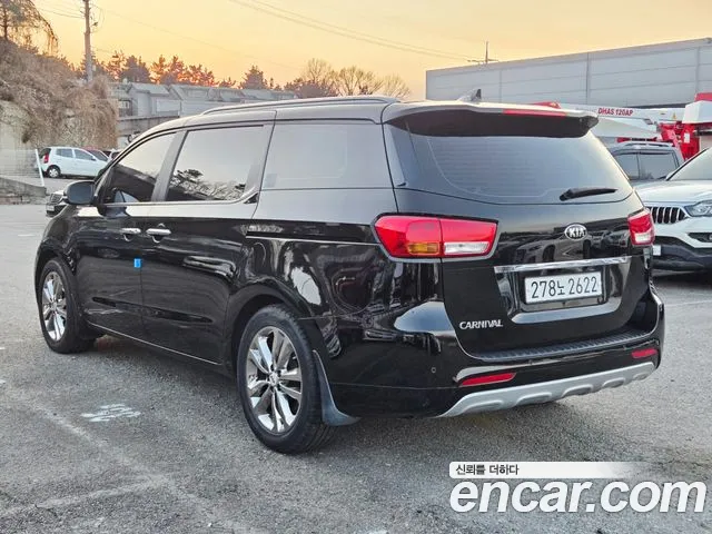 Kia Carnival 2015 thumb 5