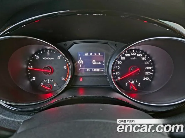 Kia Carnival 2015 thumb 9