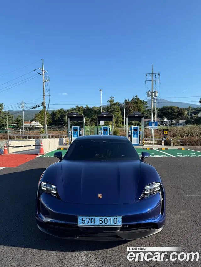 Porsche Taycan 2022 thumb 2