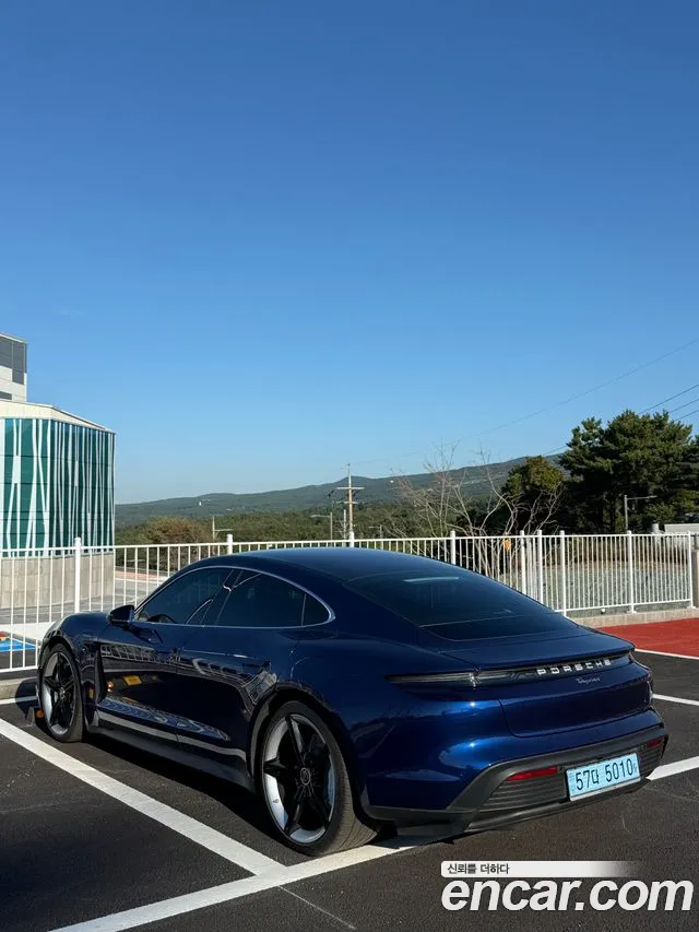 Porsche Taycan 2022 thumb 4