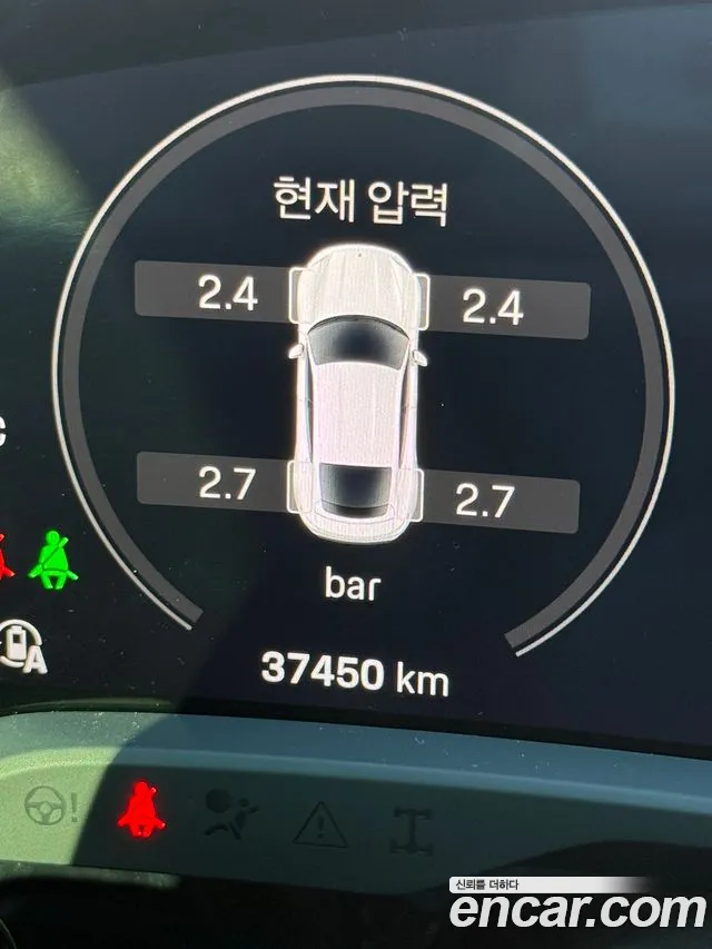 Porsche Taycan 2022 thumb 8