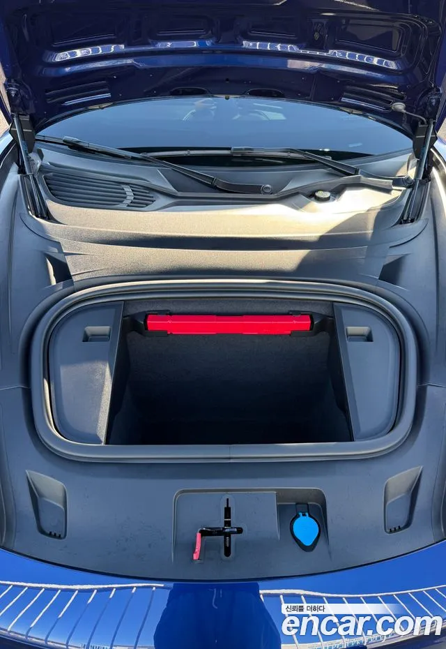 Porsche Taycan 2022 thumb 9