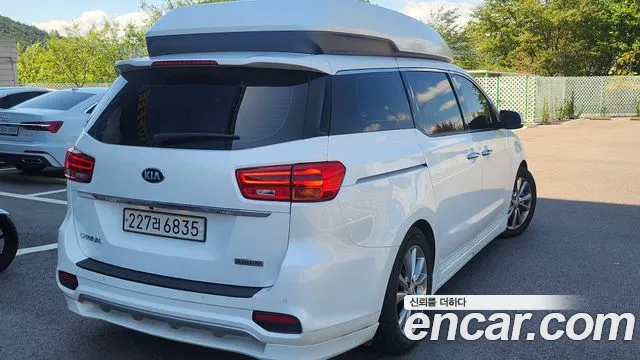 Kia Carnival 2019 thumb 3