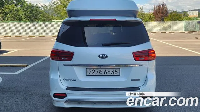 Kia Carnival 2019 thumb 4