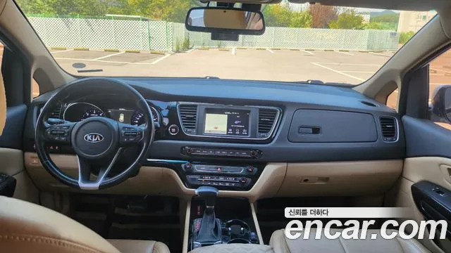 Kia Carnival 2019 thumb 6
